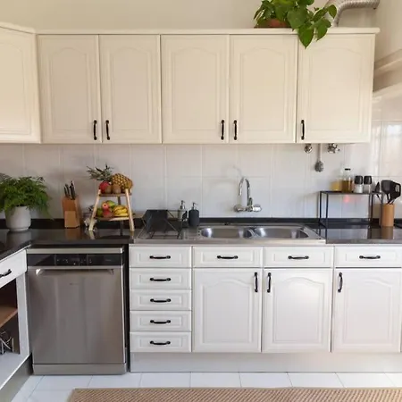 Apartment Kodu - Spacious 2 Storey Coastal With Balcony, Sea View, Garden & Bbq